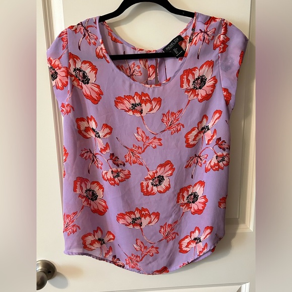 Rachel Zoe Tops - Ladies cap sleeves Rachel Zoe blouse.